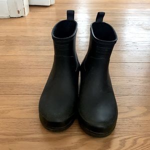Black, short, size 7 AUTHENTIC HUNTER boots.